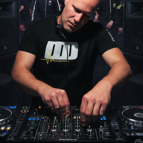 Dj Triple D, pseudonym of Dave Hulsman, is a Dutch live DJ who makes hardcore house music.
